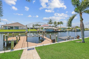 Charming and Peaceful Waterfront Vacation Retreat, Villa Dolphin Sight